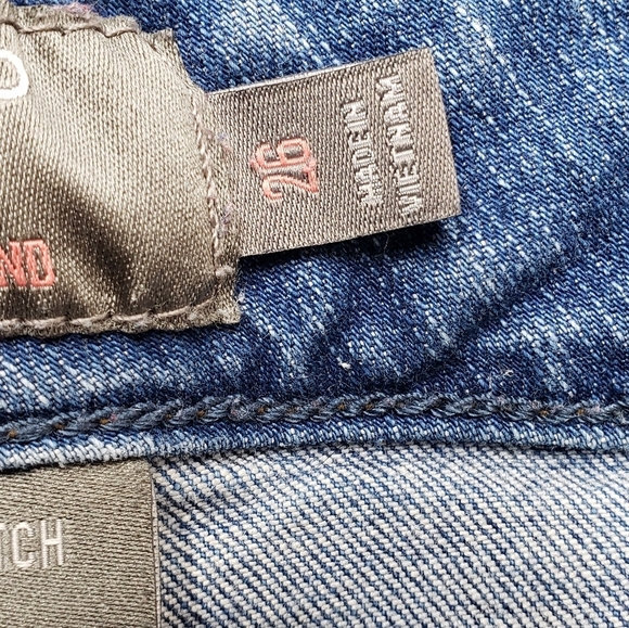 Torrid Cropped Boyfriend Jeans Size 26 Raw Cuff Mid Rise - Picture 10 of 16